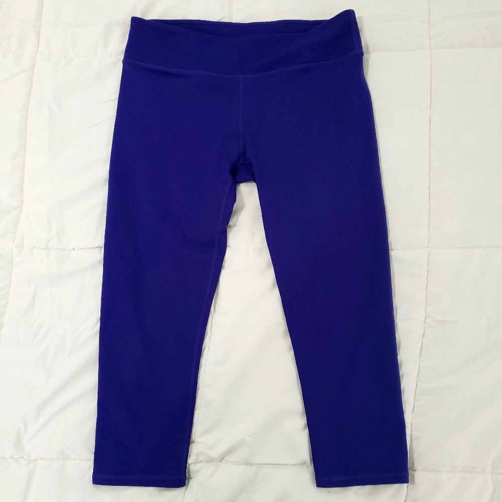 Fabletics NWOT //Crop Leggings